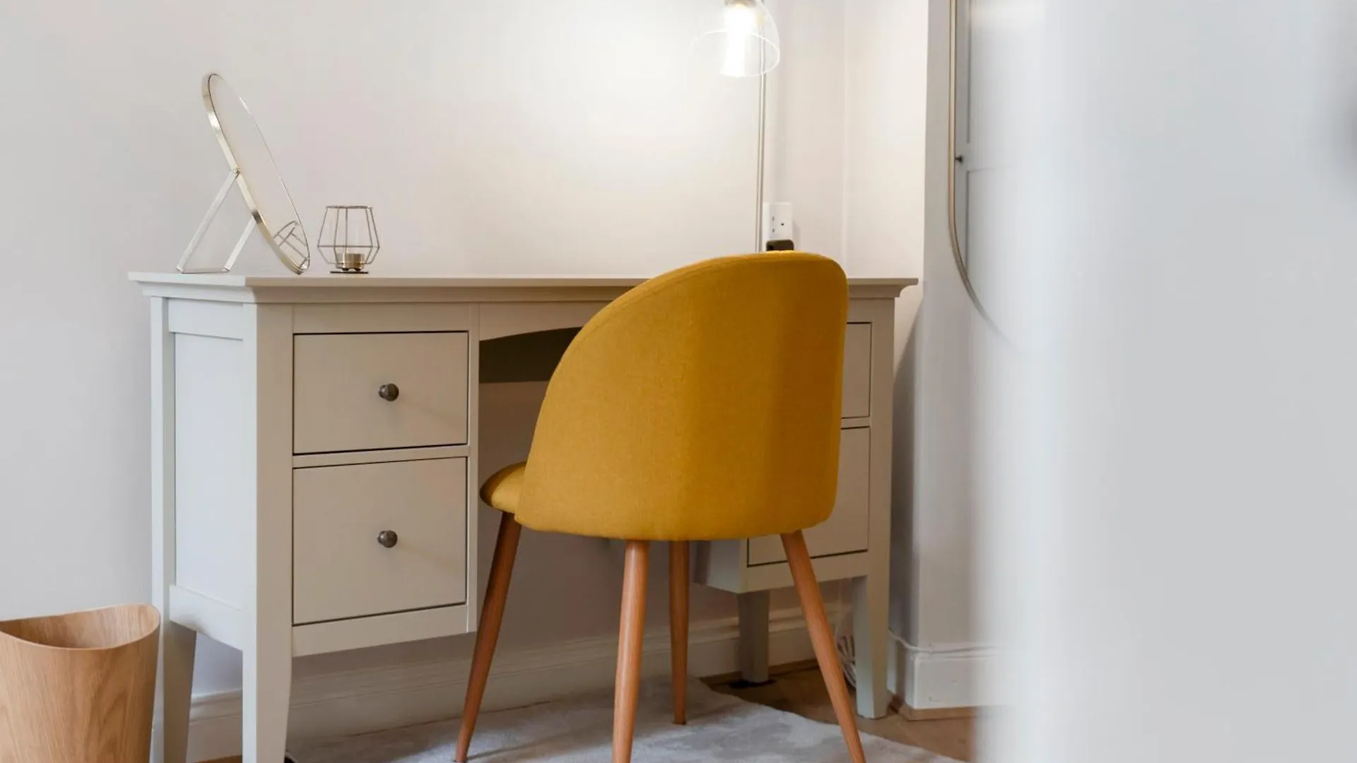 Lovely Haymarket Apartment - Central Edinburgh