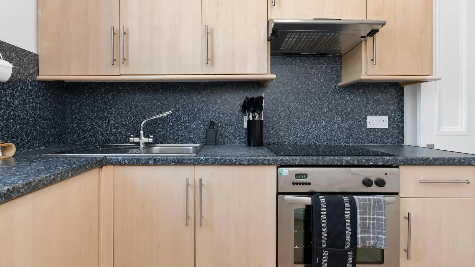 Lovely Haymarket Apartment - Central Edynburg 0*,